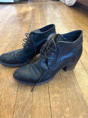 Classic Black Leather Lace-Up Heeled Boots